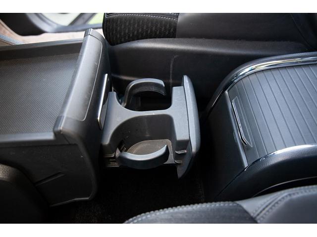 日常的に便利なドリンクホルダー。快適性を高めます。