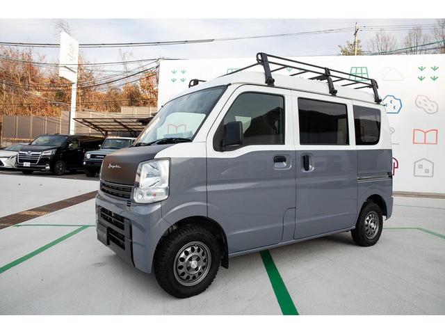 ���̃X�N�����o���́A���Гh���ɂ��z���C�g×�t�H�M�[�u���[���^���b�N�̂Q�g�[���d�l�I�����������F�����ŊX�ɂ����R�ɂ��n�����݁A���킩��A�E�g�h�A�܂ŕ��L���g����f�U�C���Ɏd�グ�܂����B