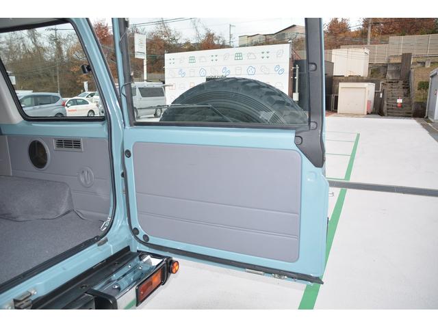 ランドクルーザー７０ バン　自社全塗装（新色）　ブラックインナーヘッドライト　新品ＭＴタイヤ＆新品アルミホイール　３０周年新品エンブレム　ＬＥＤヘッドランプ、ＬＥＤフォグランプ　ナビ　ＥＴＣ（14枚目）