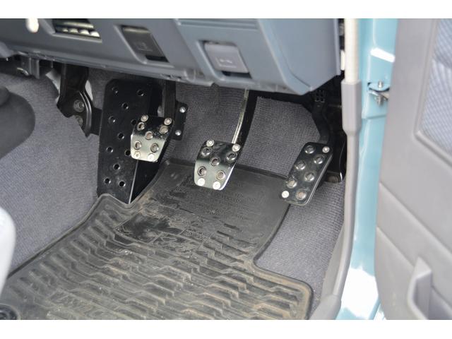 ランドクルーザー７０ バン　自社全塗装（新色）　ブラックインナーヘッドライト　新品ＭＴタイヤ＆新品アルミホイール　３０周年新品エンブレム　ＬＥＤヘッドランプ、ＬＥＤフォグランプ　ナビ　ＥＴＣ（15枚目）