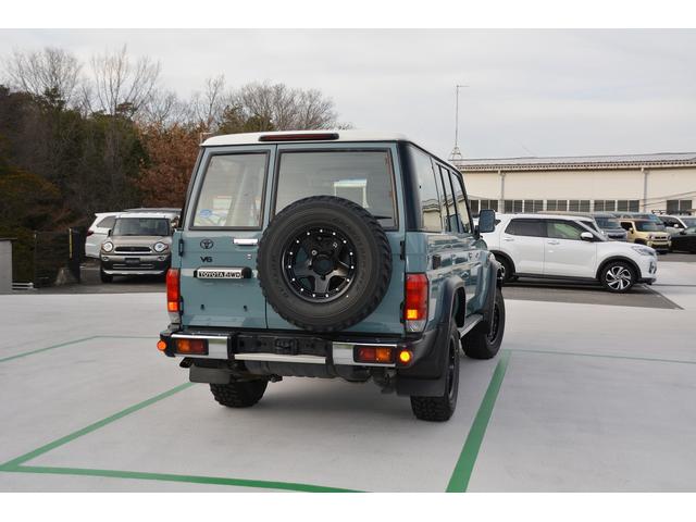 ランドクルーザー７０ バン　自社全塗装（新色）　ブラックインナーヘッドライト　新品ＭＴタイヤ＆新品アルミホイール　３０周年新品エンブレム　ＬＥＤヘッドランプ、ＬＥＤフォグランプ　ナビ　ＥＴＣ（31枚目）