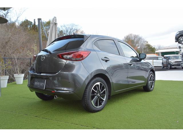 ���������镔���Ɖe�ɕ����ƂŁA�A�z���͂�����Ƃ킩��ꖇ�̎ʐ^�B�e�̕����́A�S�̍����̗l�ȗ͋����������܂��B