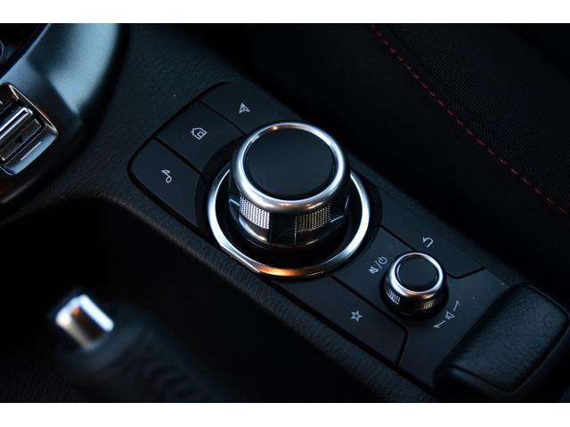 �}�c�_�R�l�N�g�W�D�W�C���`�Z���^�[�f�B�X�v���C�𑀍삷�邽�߂̃R�}���_�[�B�^�]�ȂƏ���Ȃ̊Ԃɋ@�\�I�ɔz�u����Ă��܂��B