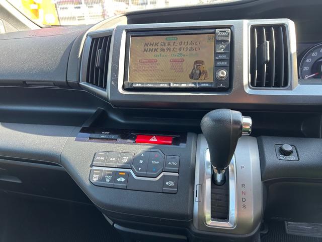 ステップワゴンスパーダ Ｓ　ＥＴＣ　バックカメラ　ナビ　両側電動スライドドア　ＨＩＤ　キーレスエントリー　電動格納ミラー　３列シート　ＣＶＴ　アルミホイール　盗難防止システム　衝突安全ボディ　ＡＢＳ　エアコン　パワーステアリング（4枚目）