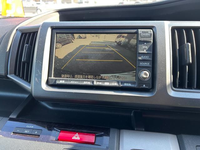 ステップワゴンスパーダ Ｓ　ＥＴＣ　バックカメラ　ナビ　両側電動スライドドア　ＨＩＤ　キーレスエントリー　電動格納ミラー　３列シート　ＣＶＴ　アルミホイール　盗難防止システム　衝突安全ボディ　ＡＢＳ　エアコン　パワーステアリング（5枚目）