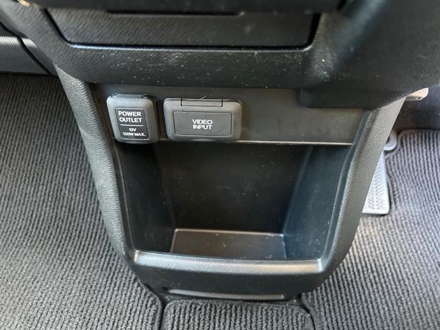 ステップワゴンスパーダ Ｓ　ＥＴＣ　バックカメラ　ナビ　両側電動スライドドア　ＨＩＤ　キーレスエントリー　電動格納ミラー　３列シート　ＣＶＴ　アルミホイール　盗難防止システム　衝突安全ボディ　ＡＢＳ　エアコン　パワーステアリング（6枚目）