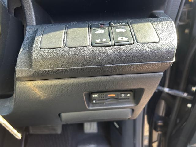 ステップワゴンスパーダ Ｓ　ＥＴＣ　バックカメラ　ナビ　両側電動スライドドア　ＨＩＤ　キーレスエントリー　電動格納ミラー　３列シート　ＣＶＴ　アルミホイール　盗難防止システム　衝突安全ボディ　ＡＢＳ　エアコン　パワーステアリング（8枚目）