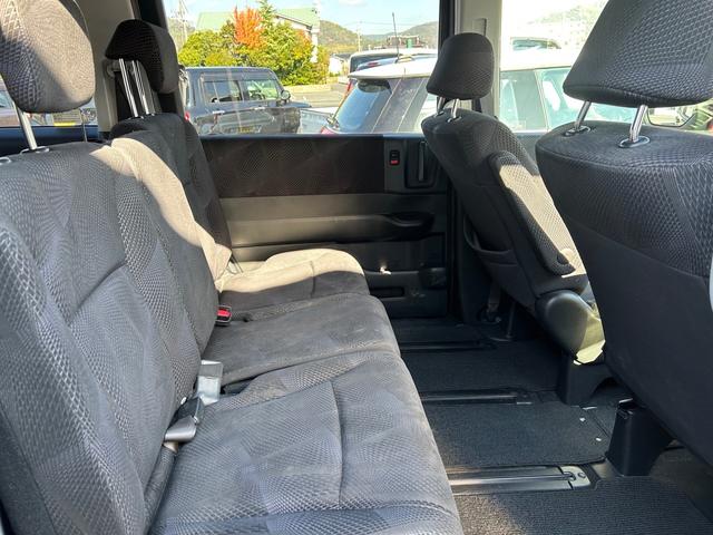 ステップワゴンスパーダ Ｓ　ＥＴＣ　バックカメラ　ナビ　両側電動スライドドア　ＨＩＤ　キーレスエントリー　電動格納ミラー　３列シート　ＣＶＴ　アルミホイール　盗難防止システム　衝突安全ボディ　ＡＢＳ　エアコン　パワーステアリング（12枚目）