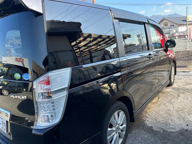 ステップワゴンスパーダ Ｓ　ＥＴＣ　バックカメラ　ナビ　両側電動スライドドア　ＨＩＤ　キーレスエントリー　電動格納ミラー　３列シート　ＣＶＴ　アルミホイール　盗難防止システム　衝突安全ボディ　ＡＢＳ　エアコン　パワーステアリング（21枚目）