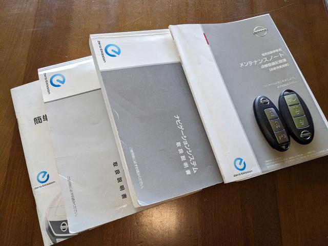 リーフ Ｇ　プロパイロット　全周囲カメラ　プロパイロットパーキング　専用純正ナビ　ドライブレコーダー　ＥＴＣ　エマージェンシーブレーキ　シートヒーター　ハンドルヒーター　デジタルインナーミラー　禁煙車　車検整備付（28枚目）