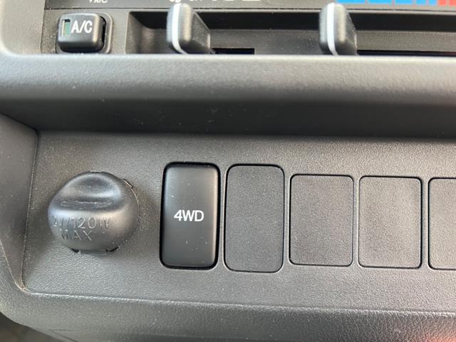 スタンダード 4WD 切り替え四駆 5速MT エアコン パワステ フロアマット ドアバイザー 荷台マット ゲートプロテクター 純正オーディオ ラジオ CD 保証書 シートスライド 純正ホイール 純正シフトノブ(16枚目)