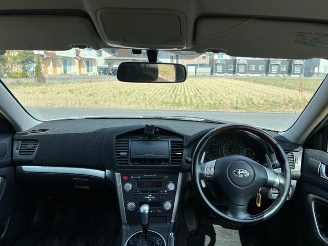レガシィアウトバック ２．５ｉ　Ｌスタイル　６連奏ＣＤチェンジャー　４ＷＤ　四駆　水平対向ＢＯＸＴＥＲエンジンＳＵＶ　コンビウッドハンドル　両席パワーシート　ＥＴＣ　フォグ　センターテーブル（5枚目）