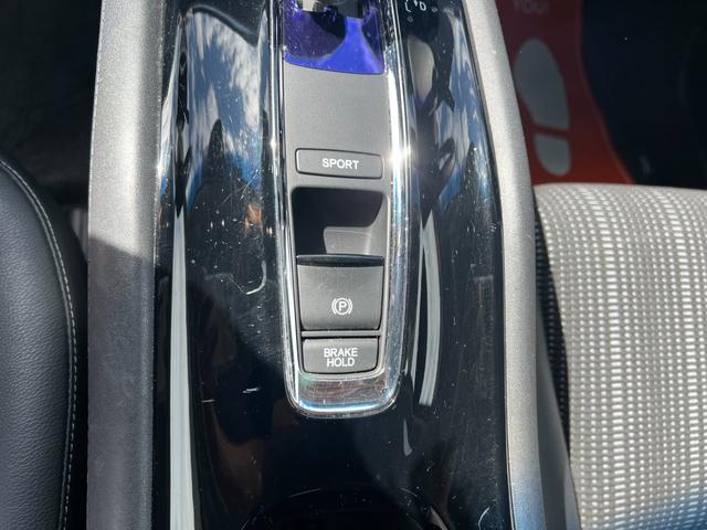 ヴェゼル ハイブリッドＺ　ワンオーナー　純正大型ＢＩＧナビ　バックカメラ　ＤＶＤ　ＣＤ　ＥＴＣ　ドラレコ前後　専用１７インチアルミ　本革巻きハンドル　ハーフレザーシート　衝突被害軽減システム　スマートキー　クルーズコントロール（56枚目）