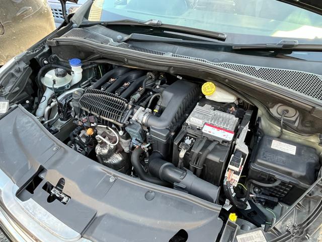 Ａ５ 　４ＷＤ　四駆　本革電動シート　２リッターターボ　ＯＺアルミホイール　夏タイヤ有　純正ナビ　バックカメラ　ＥＴＣ　スマートキー　２ドアクーペ（14枚目）