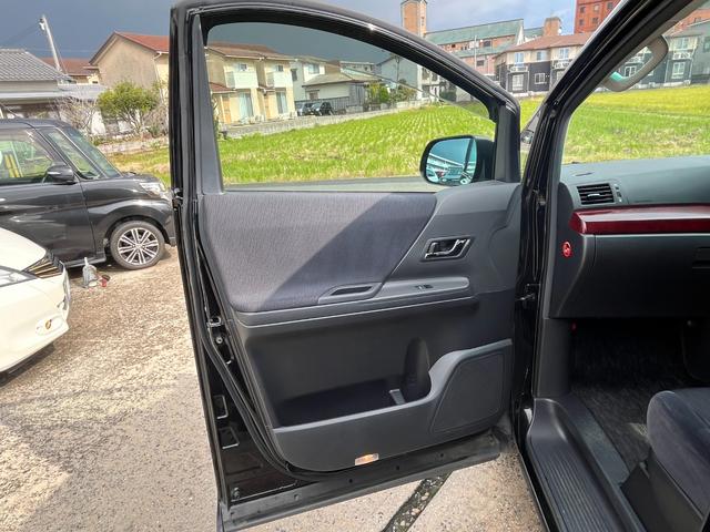 ヴェルファイア ２．４Ｚ　四駆　手洗い洗車歴　ＢＴナビ　リアフリップ　ドラレコ　Ｂカメラ　コーナーセンサー　ダッシュ割れ無し　オールオートウィンドウ　両側パワードア　純正アルミ　ＢＳタイヤ　ウッドコンビハンドル　８人乗り（30枚目）