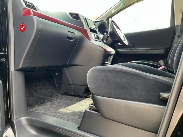 ヴェルファイア ２．４Ｚ　四駆　手洗い洗車歴　ＢＴナビ　リアフリップ　ドラレコ　Ｂカメラ　コーナーセンサー　ダッシュ割れ無し　オールオートウィンドウ　両側パワードア　純正アルミ　ＢＳタイヤ　ウッドコンビハンドル　８人乗り（31枚目）