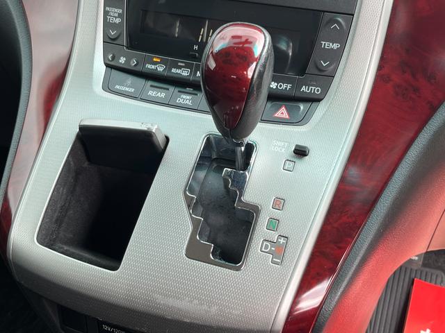ヴェルファイア ２．４Ｚ　四駆　手洗い洗車歴　ＢＴナビ　リアフリップ　ドラレコ　Ｂカメラ　コーナーセンサー　ダッシュ割れ無し　オールオートウィンドウ　両側パワードア　純正アルミ　ＢＳタイヤ　ウッドコンビハンドル　８人乗り（66枚目）