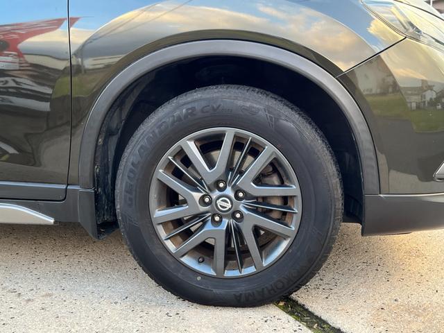 エクストレイル ２０ＸｔブラックエクストリーマＸエマジェンシブレキＰ　ワンオーナー　７人乗り　純正ナビ　アラウンドモニタ　バックカメラ　シートヒーター　衝突軽減ブレーキ搭載　クルコン　電動バックドア　専用アルミ　デフロック付切替４ＷＤ　リアセンターＡＣ　走行テレビキット（15枚目）