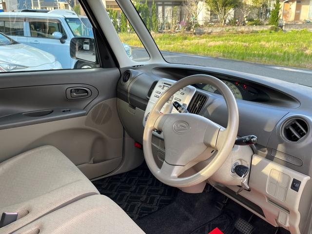 タント Ｌ　ワンオーナー　純正アルミ　コインポケット　リア席フラット　スライドドア　純正オーディオ　ハイトワゴン　アームレストコンソール　ドリンクホルダー　エアコン　パワステ　キーレス　スペアキー　保証書（24枚目）