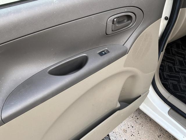 タント Ｌ　ワンオーナー　純正アルミ　コインポケット　リア席フラット　スライドドア　純正オーディオ　ハイトワゴン　アームレストコンソール　ドリンクホルダー　エアコン　パワステ　キーレス　スペアキー　保証書（28枚目）