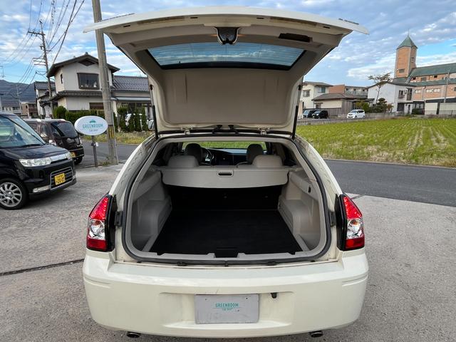 ダッジ・マグナム ＲＴ　ＨＥＭＩエンジン　Ｖ８エンジン　５７００ＣＣエンジン左ハンドル　本革シート　ＢＴナビ　バックカメラ　ＥＴＣ　アメ車　リアトランクトノカバー　本革巻きハンドル　シートヒーター（8枚目）