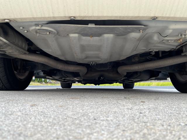 ダッジ・マグナム ＲＴ　ＨＥＭＩエンジン　Ｖ８エンジン　５７００ＣＣエンジン左ハンドル　本革シート　ＢＴナビ　バックカメラ　ＥＴＣ　アメ車　リアトランクトノカバー　本革巻きハンドル　シートヒーター（12枚目）