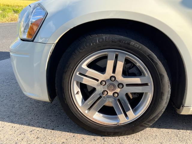 ダッジ・マグナム ＲＴ　ＨＥＭＩエンジン　Ｖ８エンジン　５７００ＣＣエンジン左ハンドル　本革シート　ＢＴナビ　バックカメラ　ＥＴＣ　アメ車　リアトランクトノカバー　本革巻きハンドル　シートヒーター（13枚目）