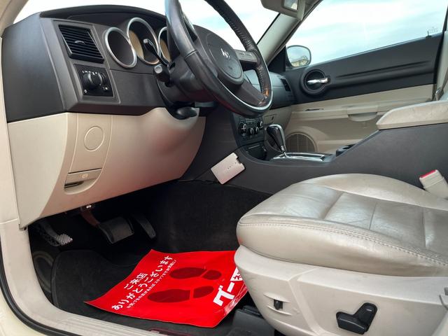 ダッジ・マグナム ＲＴ　ＨＥＭＩエンジン　Ｖ８エンジン　５７００ＣＣエンジン左ハンドル　本革シート　ＢＴナビ　バックカメラ　ＥＴＣ　アメ車　リアトランクトノカバー　本革巻きハンドル　シートヒーター（21枚目）