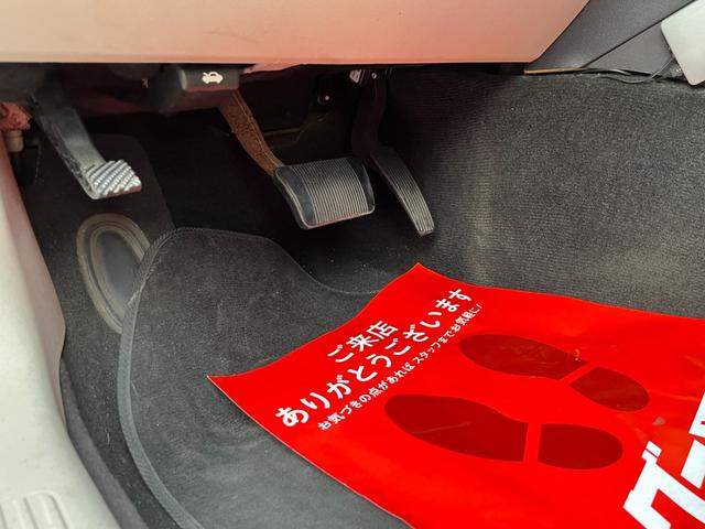 ダッジ・マグナム ＲＴ　ＨＥＭＩエンジン　Ｖ８エンジン　５７００ＣＣエンジン左ハンドル　本革シート　ＢＴナビ　バックカメラ　ＥＴＣ　アメ車　リアトランクトノカバー　本革巻きハンドル　シートヒーター（23枚目）