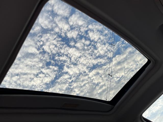 ダッジ・マグナム ＲＴ　ＨＥＭＩエンジン　Ｖ８エンジン　５７００ＣＣエンジン左ハンドル　本革シート　ＢＴナビ　バックカメラ　ＥＴＣ　アメ車　リアトランクトノカバー　本革巻きハンドル　シートヒーター（24枚目）