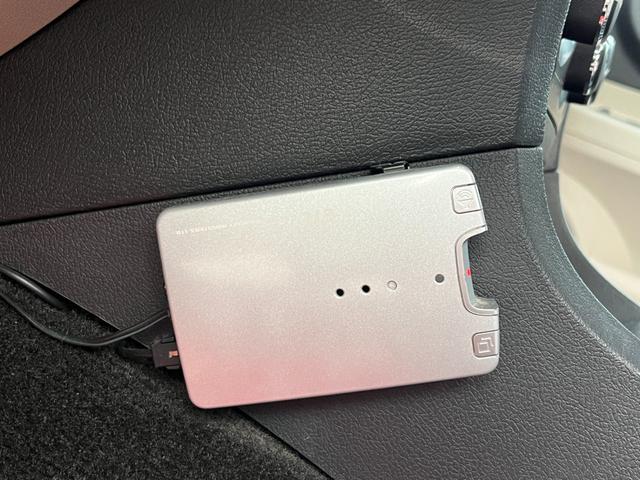 ダッジ・マグナム ＲＴ　ＨＥＭＩエンジン　Ｖ８エンジン　５７００ＣＣエンジン左ハンドル　本革シート　ＢＴナビ　バックカメラ　ＥＴＣ　アメ車　リアトランクトノカバー　本革巻きハンドル　シートヒーター（25枚目）