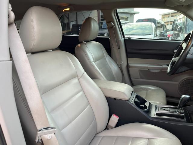 ダッジ・マグナム ＲＴ　ＨＥＭＩエンジン　Ｖ８エンジン　５７００ＣＣエンジン左ハンドル　本革シート　ＢＴナビ　バックカメラ　ＥＴＣ　アメ車　リアトランクトノカバー　本革巻きハンドル　シートヒーター（30枚目）