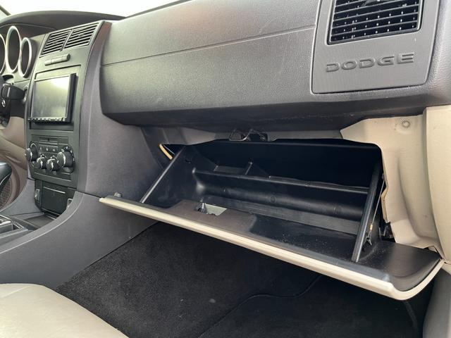 ダッジ・マグナム ＲＴ　ＨＥＭＩエンジン　Ｖ８エンジン　５７００ＣＣエンジン左ハンドル　本革シート　ＢＴナビ　バックカメラ　ＥＴＣ　アメ車　リアトランクトノカバー　本革巻きハンドル　シートヒーター（32枚目）