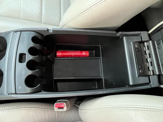 ダッジ・マグナム ＲＴ　ＨＥＭＩエンジン　Ｖ８エンジン　５７００ＣＣエンジン左ハンドル　本革シート　ＢＴナビ　バックカメラ　ＥＴＣ　アメ車　リアトランクトノカバー　本革巻きハンドル　シートヒーター（34枚目）