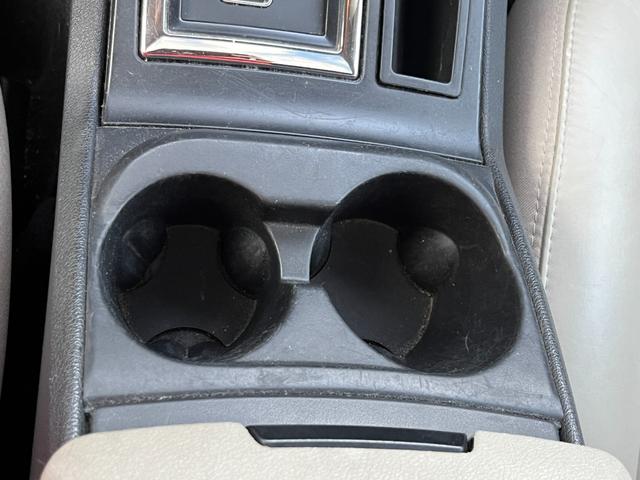 ダッジ・マグナム ＲＴ　ＨＥＭＩエンジン　Ｖ８エンジン　５７００ＣＣエンジン左ハンドル　本革シート　ＢＴナビ　バックカメラ　ＥＴＣ　アメ車　リアトランクトノカバー　本革巻きハンドル　シートヒーター（35枚目）