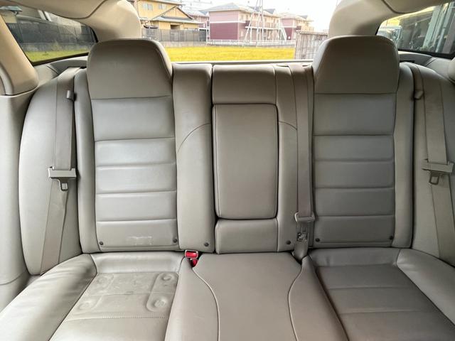 ダッジ・マグナム ＲＴ　ＨＥＭＩエンジン　Ｖ８エンジン　５７００ＣＣエンジン左ハンドル　本革シート　ＢＴナビ　バックカメラ　ＥＴＣ　アメ車　リアトランクトノカバー　本革巻きハンドル　シートヒーター（42枚目）