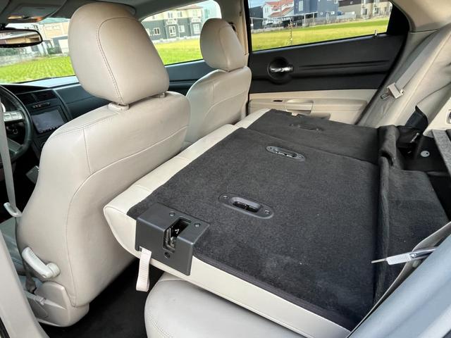 ダッジ・マグナム ＲＴ　ＨＥＭＩエンジン　Ｖ８エンジン　５７００ＣＣエンジン左ハンドル　本革シート　ＢＴナビ　バックカメラ　ＥＴＣ　アメ車　リアトランクトノカバー　本革巻きハンドル　シートヒーター（43枚目）