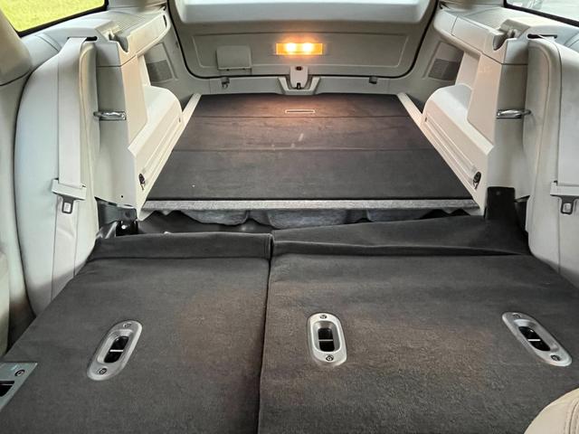 ダッジ・マグナム ＲＴ　ＨＥＭＩエンジン　Ｖ８エンジン　５７００ＣＣエンジン左ハンドル　本革シート　ＢＴナビ　バックカメラ　ＥＴＣ　アメ車　リアトランクトノカバー　本革巻きハンドル　シートヒーター（45枚目）