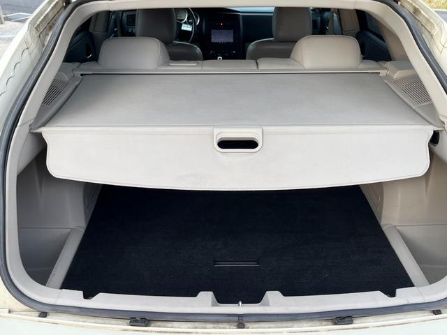 ダッジ・マグナム ＲＴ　ＨＥＭＩエンジン　Ｖ８エンジン　５７００ＣＣエンジン左ハンドル　本革シート　ＢＴナビ　バックカメラ　ＥＴＣ　アメ車　リアトランクトノカバー　本革巻きハンドル　シートヒーター（46枚目）