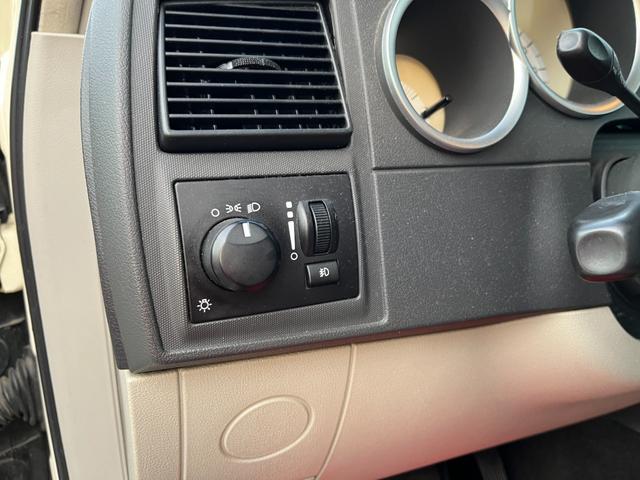 ダッジ・マグナム ＲＴ　ＨＥＭＩエンジン　Ｖ８エンジン　５７００ＣＣエンジン左ハンドル　本革シート　ＢＴナビ　バックカメラ　ＥＴＣ　アメ車　リアトランクトノカバー　本革巻きハンドル　シートヒーター（51枚目）