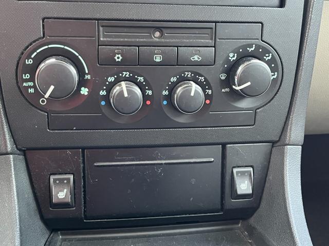 ダッジ・マグナム ＲＴ　ＨＥＭＩエンジン　Ｖ８エンジン　５７００ＣＣエンジン左ハンドル　本革シート　ＢＴナビ　バックカメラ　ＥＴＣ　アメ車　リアトランクトノカバー　本革巻きハンドル　シートヒーター（59枚目）