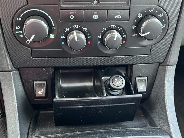 ダッジ・マグナム ＲＴ　ＨＥＭＩエンジン　Ｖ８エンジン　５７００ＣＣエンジン左ハンドル　本革シート　ＢＴナビ　バックカメラ　ＥＴＣ　アメ車　リアトランクトノカバー　本革巻きハンドル　シートヒーター（60枚目）