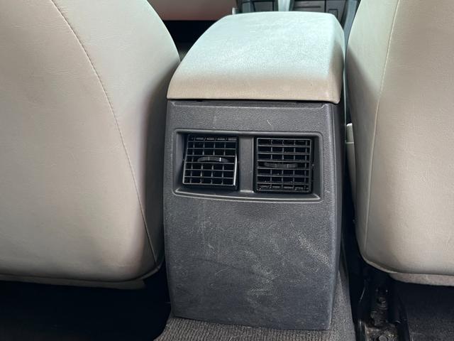 ダッジ・マグナム ＲＴ　ＨＥＭＩエンジン　Ｖ８エンジン　５７００ＣＣエンジン左ハンドル　本革シート　ＢＴナビ　バックカメラ　ＥＴＣ　アメ車　リアトランクトノカバー　本革巻きハンドル　シートヒーター（66枚目）