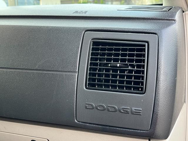 ダッジ・マグナム ＲＴ　ＨＥＭＩエンジン　Ｖ８エンジン　５７００ＣＣエンジン左ハンドル　本革シート　ＢＴナビ　バックカメラ　ＥＴＣ　アメ車　リアトランクトノカバー　本革巻きハンドル　シートヒーター（67枚目）