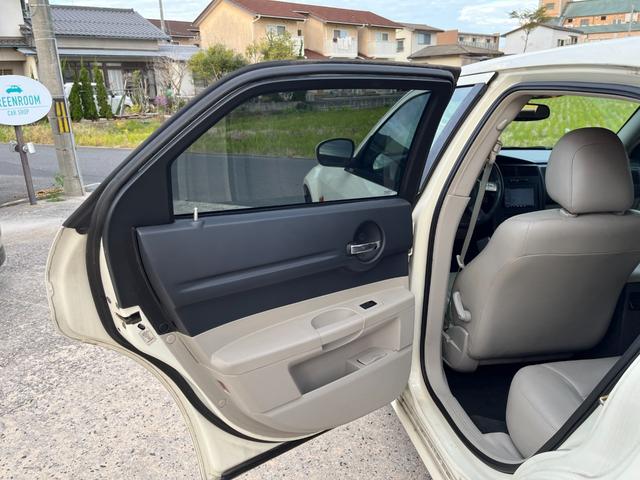 ダッジ・マグナム ＲＴ　ＨＥＭＩエンジン　Ｖ８エンジン　５７００ＣＣエンジン左ハンドル　本革シート　ＢＴナビ　バックカメラ　ＥＴＣ　アメ車　リアトランクトノカバー　本革巻きハンドル　シートヒーター（68枚目）