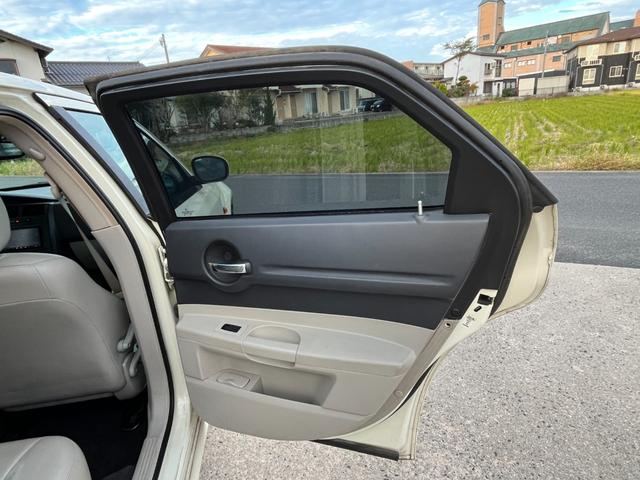 ダッジ・マグナム ＲＴ　ＨＥＭＩエンジン　Ｖ８エンジン　５７００ＣＣエンジン左ハンドル　本革シート　ＢＴナビ　バックカメラ　ＥＴＣ　アメ車　リアトランクトノカバー　本革巻きハンドル　シートヒーター（69枚目）