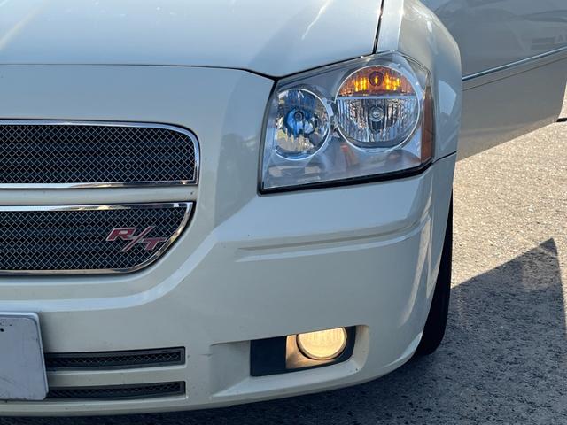 ダッジ・マグナム ＲＴ　ＨＥＭＩエンジン　Ｖ８エンジン　５７００ＣＣエンジン左ハンドル　本革シート　ＢＴナビ　バックカメラ　ＥＴＣ　アメ車　リアトランクトノカバー　本革巻きハンドル　シートヒーター（71枚目）