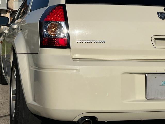 ダッジ・マグナム ＲＴ　ＨＥＭＩエンジン　Ｖ８エンジン　５７００ＣＣエンジン左ハンドル　本革シート　ＢＴナビ　バックカメラ　ＥＴＣ　アメ車　リアトランクトノカバー　本革巻きハンドル　シートヒーター（72枚目）