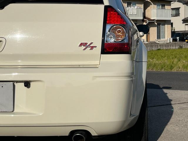 ダッジ・マグナム ＲＴ　ＨＥＭＩエンジン　Ｖ８エンジン　５７００ＣＣエンジン左ハンドル　本革シート　ＢＴナビ　バックカメラ　ＥＴＣ　アメ車　リアトランクトノカバー　本革巻きハンドル　シートヒーター（73枚目）