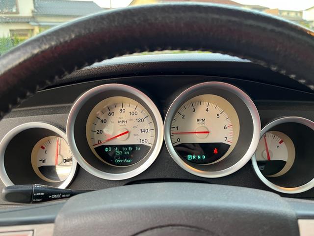 ダッジ・マグナム ＲＴ　ＨＥＭＩエンジン　Ｖ８エンジン　５７００ＣＣエンジン左ハンドル　本革シート　ＢＴナビ　バックカメラ　ＥＴＣ　アメ車　リアトランクトノカバー　本革巻きハンドル　シートヒーター（78枚目）